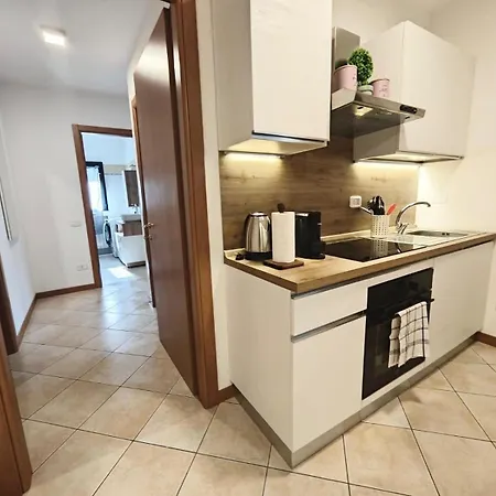 Trilo Manzu Apartament *